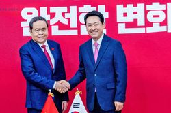 Chủ tịch Quốc hội Trần Thanh Mẫn tiếp Chủ tịch Đảng Sức mạnh Quốc dân Jang Dong Hyeok