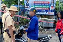 Chở con vi phạm giao thông, phụ huynh viện đủ lý do để biện minh