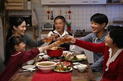 Có 3 điều cha mẹ tuổi xế chiều luôn mong nhưng ngại nói với con: Điều cuối cùng khiến nhiều người chạnh lòng