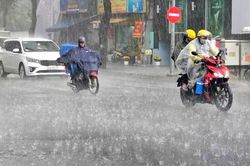 Dự báo thời tiết ngày 7/9: Miền Bắc nắng 34°C, miền Trung và miền Nam mưa dông