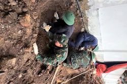 Phát hiện 2 hài cốt liệt sĩ ở khu vực Thành cổ Quảng Trị cùng nhiều di vật