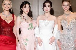 Đỗ Mỹ Linh gây chú ý với khoảnh khắc cùng 2 hoa hậu thế giới
