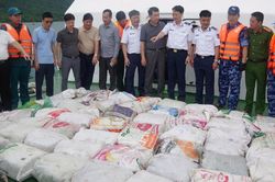 Đột kích tàu cá chở hơn 1,1 tấn ma túy, bóc gỡ đường dây vận chuyển chất cấm xuyên quốc gia