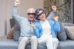 Sau nghỉ hưu mới hiểu: Tuổi già muốn an nhàn hạnh phúc, có 4 thứ càng sớm buông bỏ càng tốt