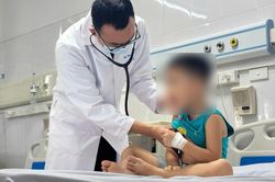 Trẻ nhiễm Adenovirus khi nào cần nhập viện ngay?