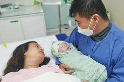 Hà Nội: Đề xuất hỗ trợ 4 triệu đồng với phụ nữ sinh đủ hai con trước 35 tuổi