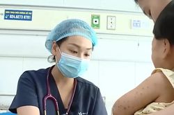 Cảnh báo nguy cơ tay chân miệng gia tăng khi trẻ trở lại trường