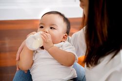 Những điều cha mẹ cần nhớ khi cai sữa cho trẻ