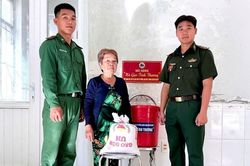 Đồn Biên phòng cửa khẩu Vĩnh Hội Đông duy trì mô hình 'Hũ gạo tình thương'
