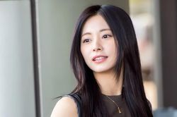 Tzuyu (TWICE) 'sánh đôi' cùng Jang Wonyoung