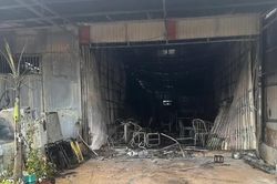 Cháy lớn thiêu rụi 3 căn nhà ở Lâm Đồng