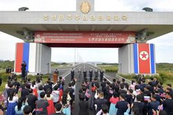 Nga và Triều Tiên lần đầu kết nối nhau bằng cầu đường bộ