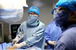 Cụ ông 72 tuổi thủng ruột, viêm phúc mạc vì chiếc tăm tre