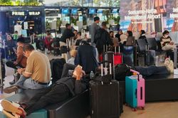 Các sân bay Indonesia mở cửa trở lại sau khủng hoảng tro bụi núi lửa