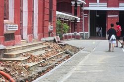 Thi công dự án cải tạo trường THPT chuyên Quốc học Huế chậm tiến độ, nhà thầu bị phạt hơn 856 triệu đồng
