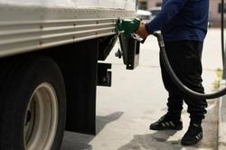 Nguồn cung dầu diesel toàn cầu sẽ tiếp tục khan hiếm