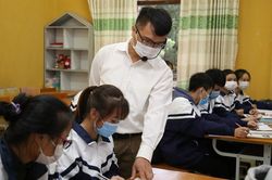 Giáo viên có được dạy thêm Toán cho học sinh mình đang dạy Tin học trên lớp?