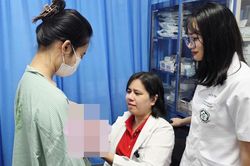 Gù lưng vì khối u khủng, cô gái Việt kiều về nước tìm lại vóc dáng tuổi đôi mươi