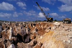 Quốc đảo từng giàu thứ hai thế giới giờ trả giá vì 'vàng trắng' cạn kiệt