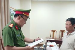 Khởi tố giám đốc dùng hóa đơn khống hợp thức hóa cát lậu