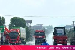 Nhan nhản xe mang biển kiểm soát Lào vi phạm giao thông trên quốc lộ 8