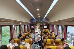 Đoàn tàu Bạch Mai 'hút' hơn 500 khách mỗi chuyến, sẵn sàng nhân rộng mô hình