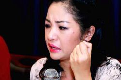 Diễn viên Thúy Nga báo tin bị mất tài sản ở Mỹ
