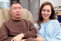 Vợ NSND Công Lý gây chú ý