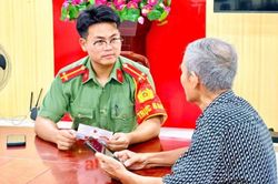 Nhận cuộc gọi từ 'Nguyễn Văn Nam', cụ ông Hà Tĩnh lập tức đến Công an