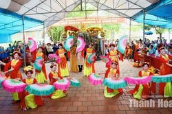 Những câu lạc bộ “giữ lửa” làng quê