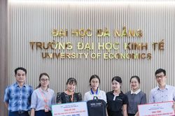Hỗ trợ tân sinh viên bước vào năm học mới