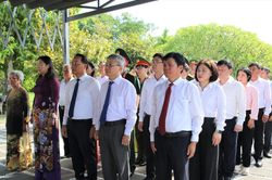 Lãnh đạo thành phố Đà Nẵng dâng hương tưởng niệm Chủ tịch Hội đồng Nhà nước Võ Chí Công