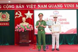 Đảng ủy Công an tỉnh Sơn La tổ chức Lễ trao tặng Huy hiệu Đảng