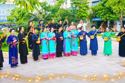 Lời then giữa lòng phố thị