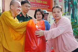TP.HCM: Chùa Thiền Giác trao tặng 200 phần quà đến người khó khăn mùa Vu lan - Báo hiếu