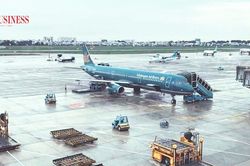 Lãi gần 3.900 tỷ đồng sau 6 tháng, vì sao cổ phiếu Vietnam Airlines vẫn chưa thoát diện cảnh báo?