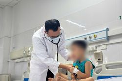 Sốt cao liên tục, bé trai 4 tuổi phát hiện nhiễm Adenovirus: 3 dấu hiệu cha mẹ phải đặc biệt lưu ý