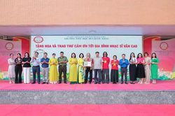 Trường Tiểu học Bùi Quốc Khái sinh hoạt dưới cờ tuần 1: Gặp gỡ, giao lưu cùng nghệ sĩ Văn Thao - con trai cố nhạc sĩ Văn Cao