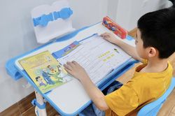 Mùa khai trường, bố mẹ đừng bỏ qua 6 món đồ giúp trẻ ngồi học đúng tư thế, hạn chế gù lưng
