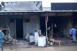 Sét đánh gây chập điện khiến 3 căn nhà liền kề bị cháy