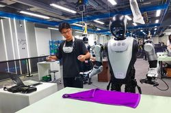 Bên trong 'trường học' robot lớn nhất Trung Quốc
