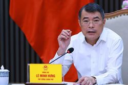 Thủ tướng: Kiểm soát giá thuốc từ gốc, cắt giảm khâu trung gian phân phối