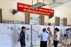Người dân phường Đông Ngạc đồng thuận quy hoạch sông Hồng, mong bảo đảm nơi ở mới