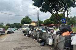 Phường Yên Nghĩa: Tiềm ẩn nguy cơ từ điểm tập kết rác ngay sát trường học