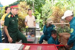 Phúc Sơn lấy mẫu hài cốt tại 67 phần mộ liệt sĩ để giám định ADN