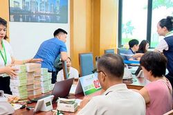 Sau đối thoại với lãnh đạo thành phố, 20 hộ dân phường Ô Chợ Dừa nhận tiền đền bù GPMB