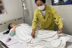 MS 1112: Phát hiện ung thư, người mẹ nghèo lo con trai mắc Down 14 tuổi không thể tự chăm sóc bản thân
