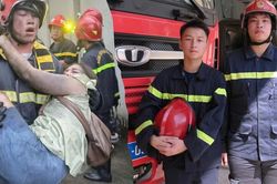 Chiến sĩ cảnh sát kể phút lao vào khói lửa cứu người trong vụ cháy khách sạn