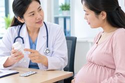 Tự ý bỏ điều trị bệnh nội tiết khi mang thai: Mẹ và thai nhi có thể gặp nguy hiểm