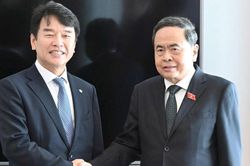 Chủ tịch Quốc hội tiếp Chủ tịch nhóm Hữu nghị Hàn Quốc - Việt Nam Moon Jin-seok